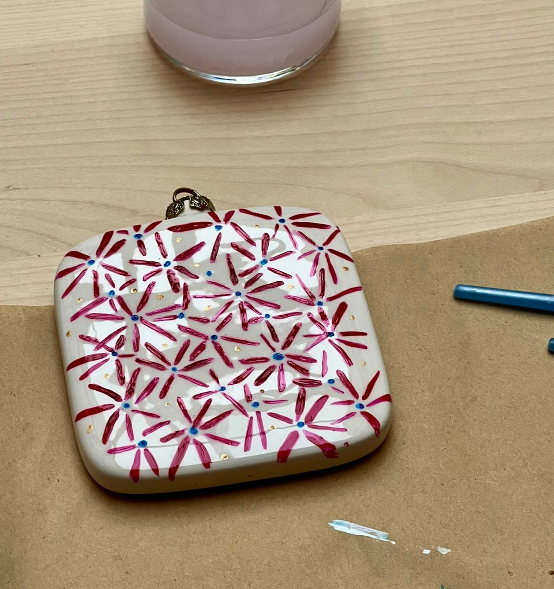 Atelier de peinture sur décorations de Noël - Marché de Noël de La Villette