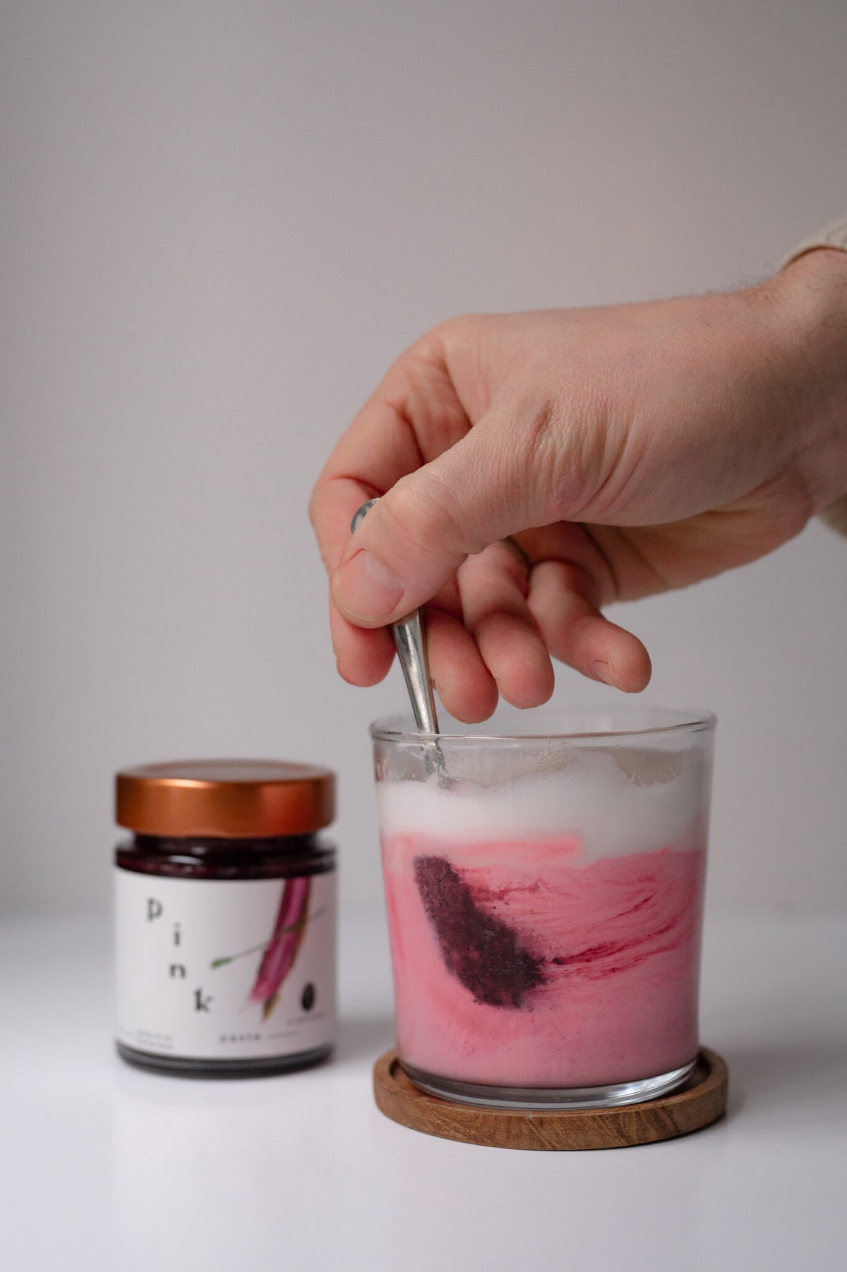 Pink Paste bio – La Main Noire